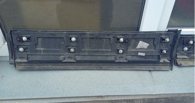 LR116798 Land Rover Молдинг задніх правих дверей, нижній