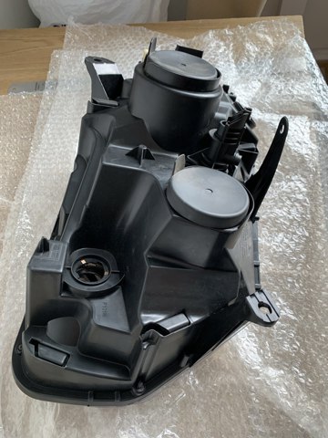 Фара передня права FPS FP5627R5P