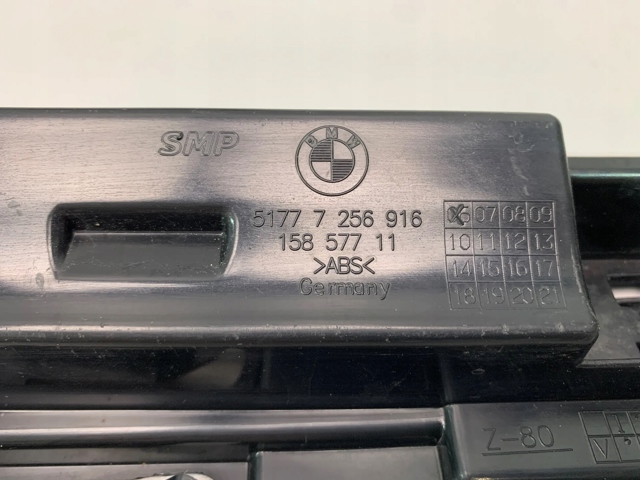 Кронштейн зовнішньої накладки порога правого BMW 7256916 ціна, від 8.95 USD