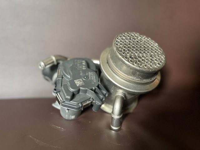 Купити 05L131512D VAG Радіатор системи EGR рециркуляції вихлопних газів