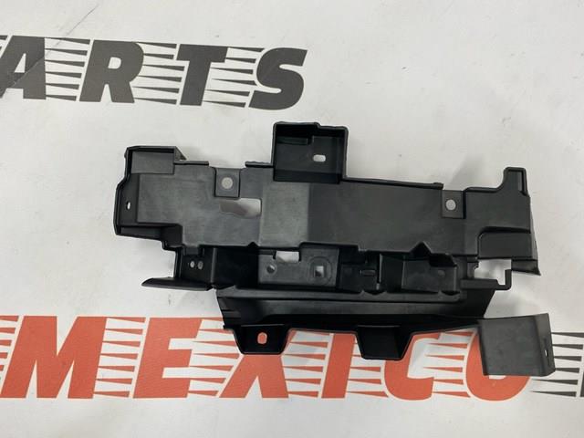 GSH750104 Mazda Лівий кронштейн переднього бампера