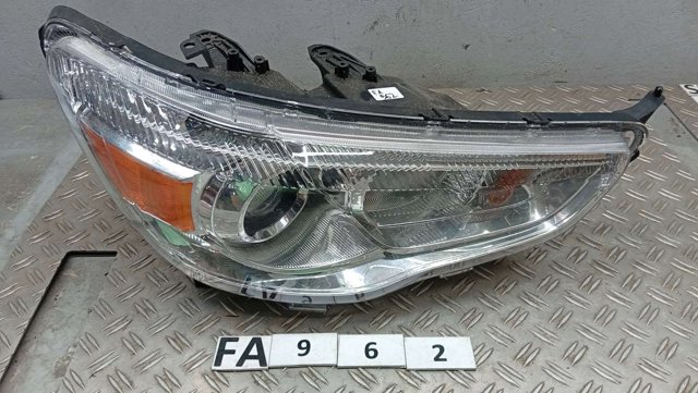 Купити 8301B592 Mitsubishi Права блок фара