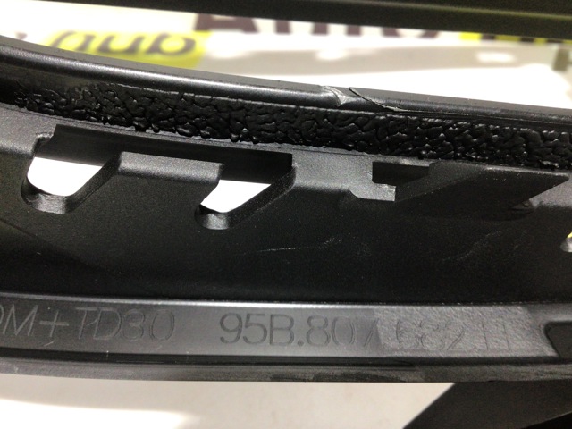 Решітка переднього бампера, права Porsche 95B807682H1E0