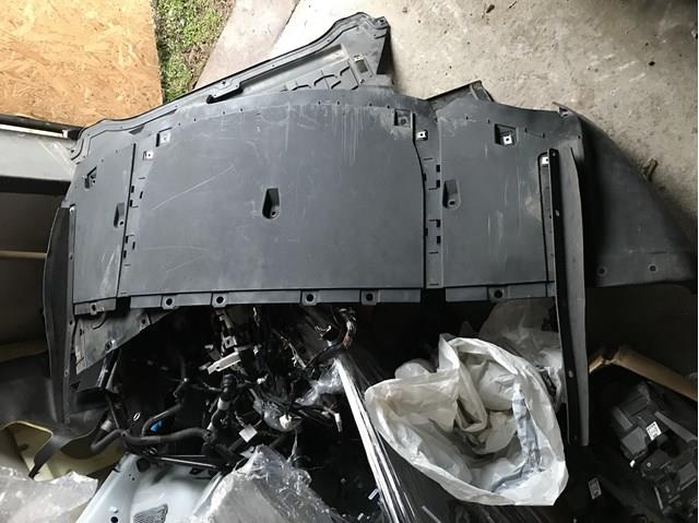 600818000E Tesla Захист заднього бампера