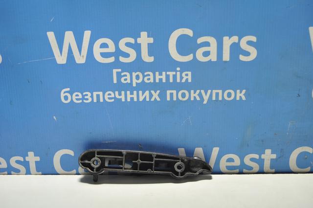Кронштейн бампера переднього, правий LR034210 Land Rover