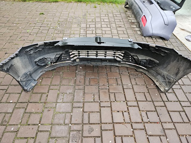 Передній бампер 9652932777 Peugeot/Citroen