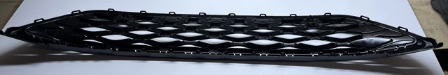 Решітка переднього бампера, центральна 12G853671041 VAG