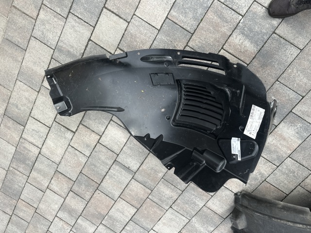 Купити A1676901010 Mercedes Підкрилок переднього крила, правий передній