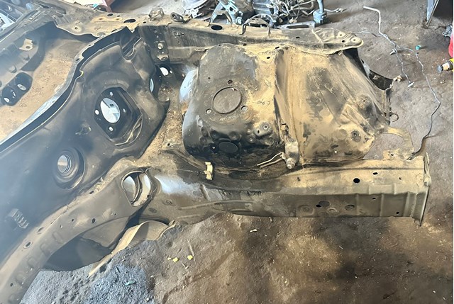 Панель бризковика (лонжерону) моторного відсіку, ліва 5370253090 Toyota