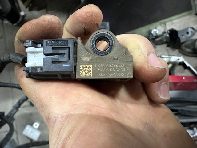 BCKA57K1X Mazda Датчик подушки безпеки