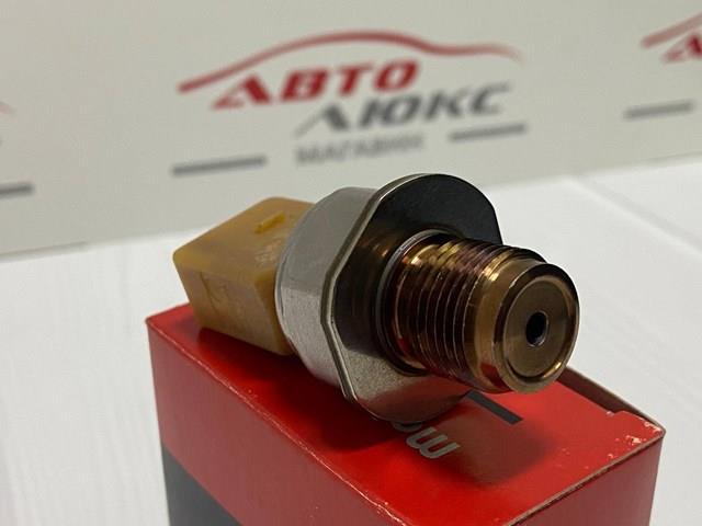 Датчик тиску палива Metzger 906182 ціна, від 31.85 USD