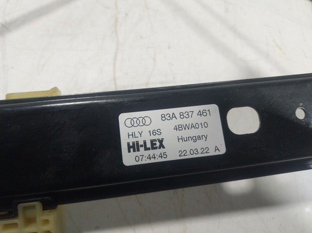 Підйомник механічний вітрового скла на Audi Q3  F3B