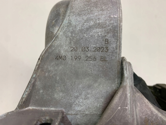 4M0199256BL VAG Права подушка мотора