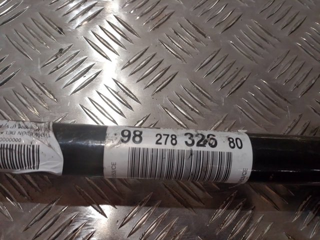 Піввісь передня ліва Peugeot/Citroen 9827832580