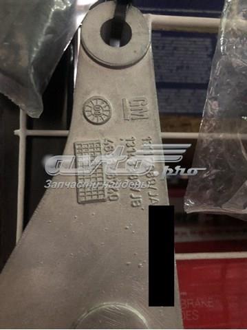 Кронштейн подушки (опори) двигуна, задньої General Motors 13117089 ціна, від 18.31 USD