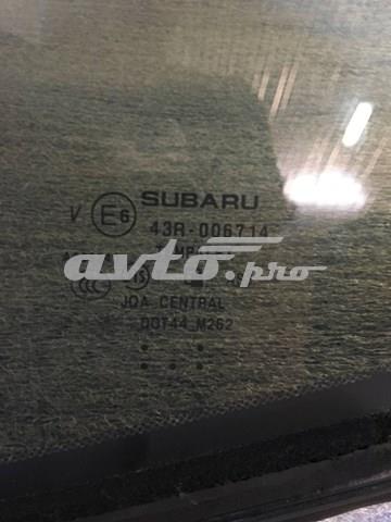 43R006714 Subaru Стукло багажника, праве