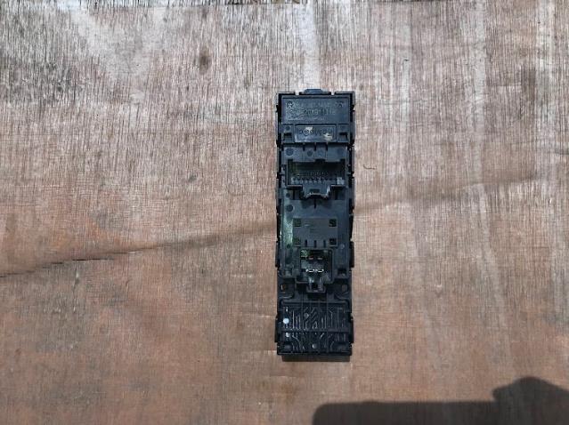 Кнопковий блок керування склопідіймачами передній лівий LJ6Z14529CA Ford