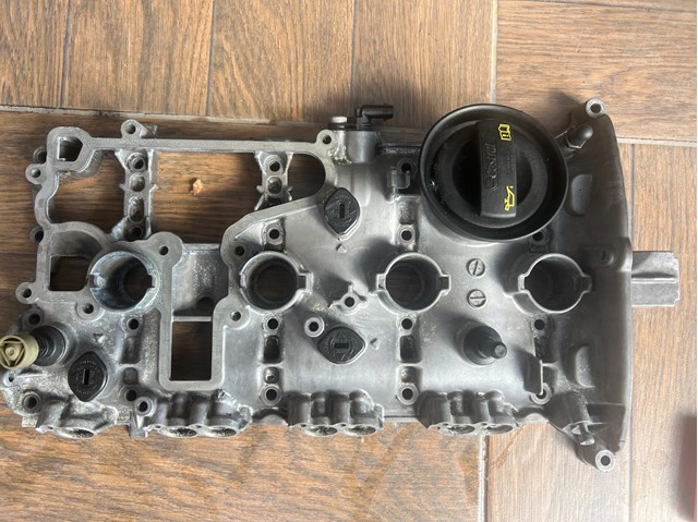 Клапанна кришка 06H103475H VAG