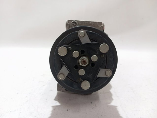Компресор кондиціонера 926002410R Renault (RVI)