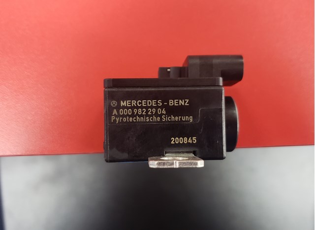 Запобіжники (електричних ланцюгів) Mercedes A0009822904