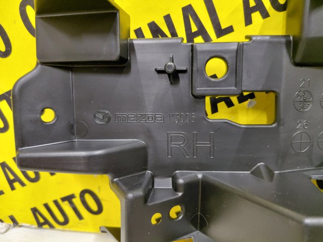 GSH750103 Mazda Кронштейн бампера переднього, правий