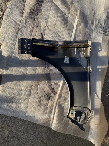 LR061824 Land Rover Переднє ліве крило