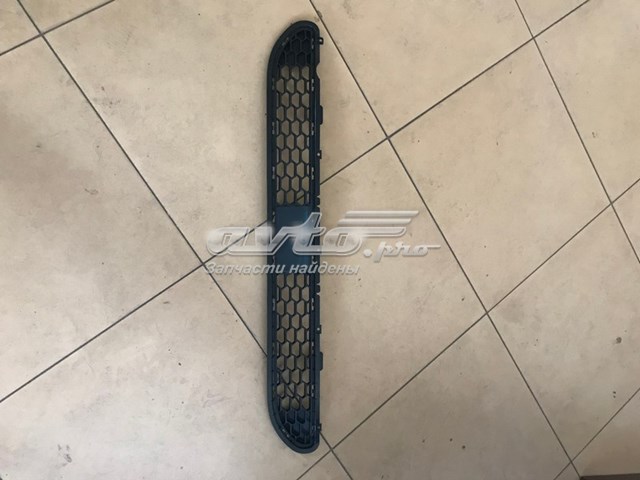 Решітка переднього бампера, центральна 86531S1010 Hyundai/Kia
