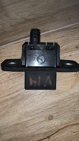 Кнопка приводу замка задньої 3/5 двері (ляди) Mazda KB7W624B0 ціна, від 12.67 USD