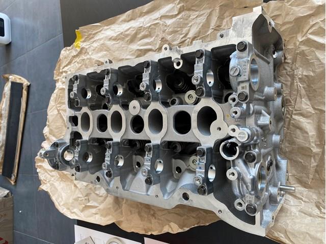 Купити PYFA10100E Mazda Головка блоку
