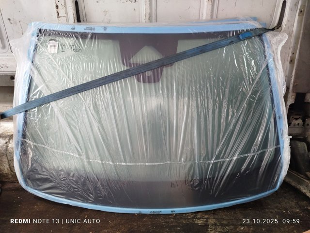 Автоскло Renault (RVI) 727121215R ціна, від 358.38 USD