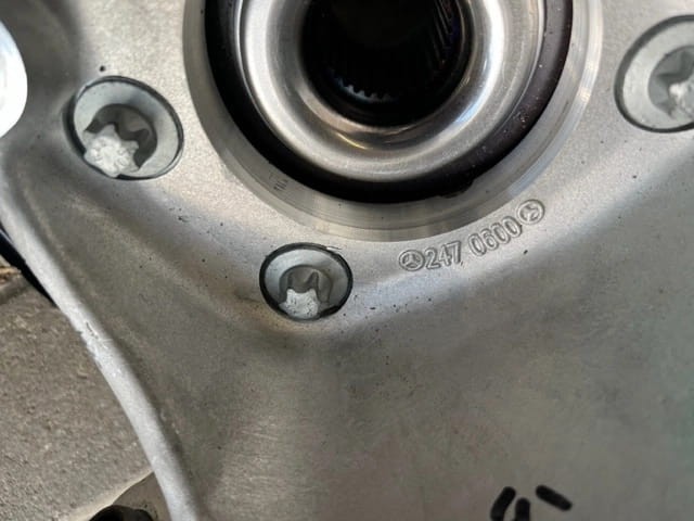Цапфа - поворотний кулак задній, правий Mercedes A2473502400 ціна, від 315.47 USD