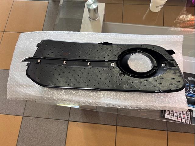 PAD99205AR Signeda Заглушка, решітка протитуманних фар бампера переднього, права