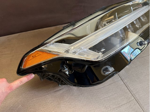 Купити 31468582 Volvo Права блок фара