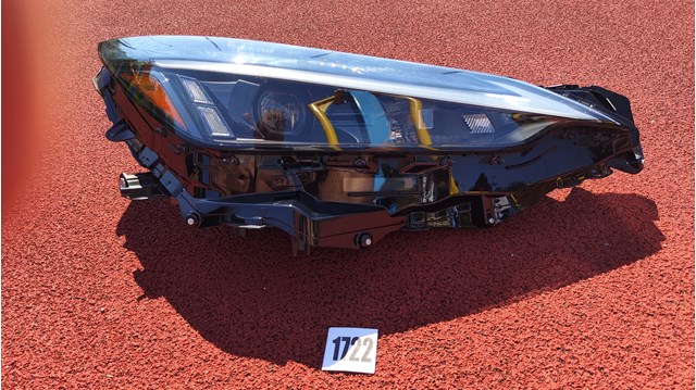 Права блок фара Toyota 81110F6010 ціна, від 733.63 USD