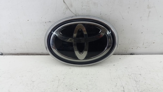 Емблема решітки радіатора 531270K260 Toyota