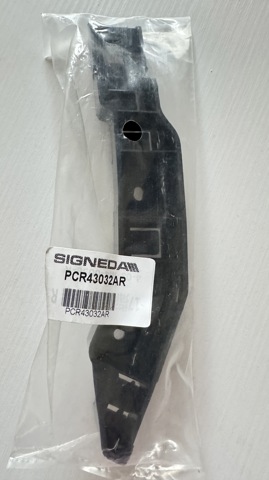 Кронштейн бампера переднього, правий PCR43032AR Signeda