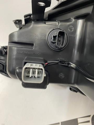 Фара передня права Toyota 8111006G10