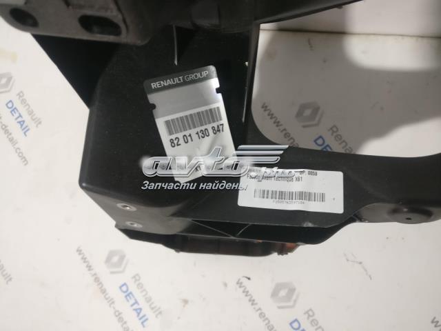 Купити 8201130847 Renault (RVI) Установча панель передня