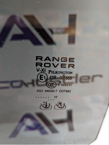 Скло задньої двері лівої Land Rover LR034302