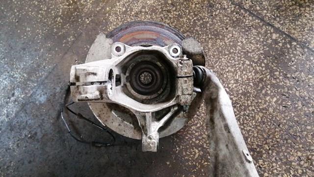 Цапфа поворотна ліва Land Rover LR044018