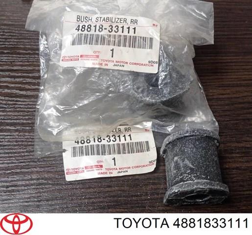Гумка заднього стабілізатора Toyota 4881833111