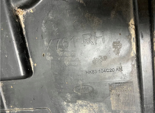 Купити LR092677 Land Rover Захист днища передній правий