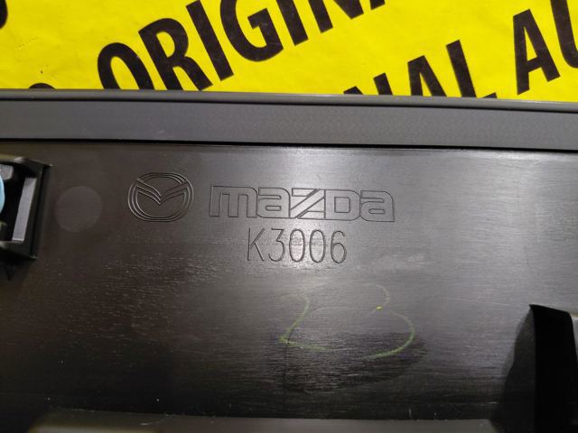 Молдинг передніх правих дверей Mazda KMV651RA0C