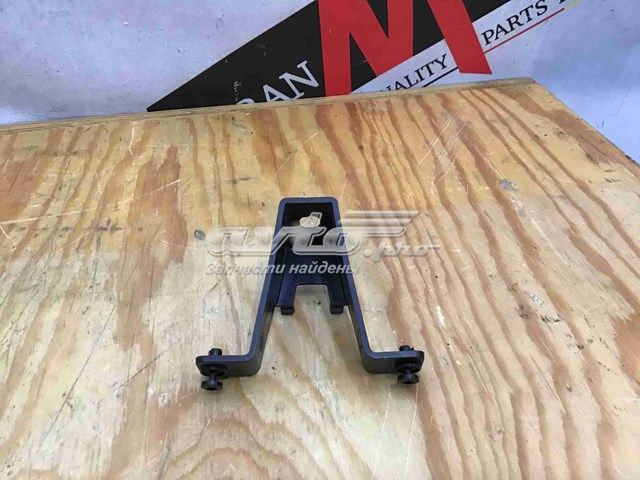  Land Rover LR090409 ціна, від 3.42 USD
