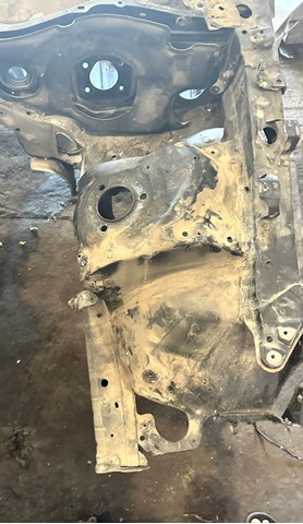 Панель бризковика (лонжерону) моторного відсіку, ліва Toyota 5370253090