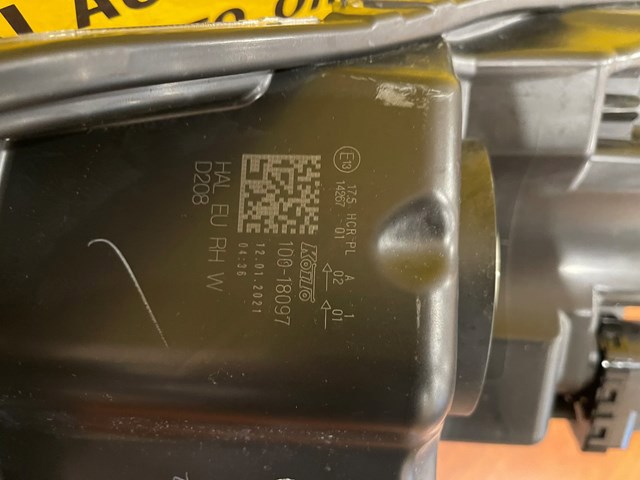 Фара передня права Suzuki 3512054P00000 ціна, від 194.18 USD