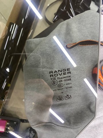 Купити LR098190 Land Rover 