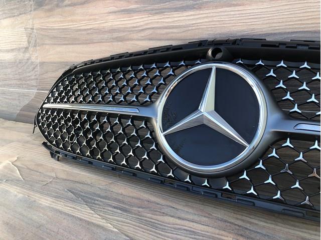 Решітка радіатора A1778888300 Mercedes