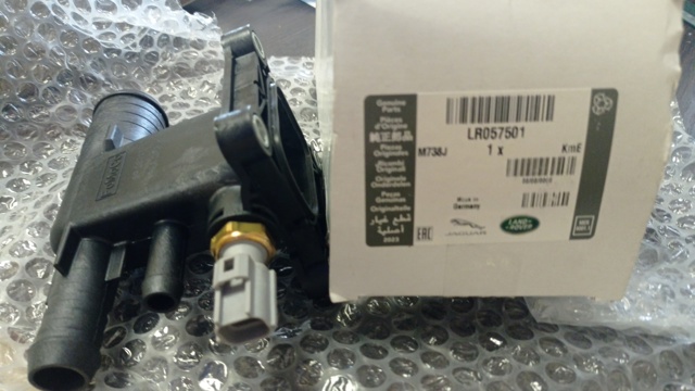 Водяний патрубок Land Rover LR057501 ціна, від 26.80 USD