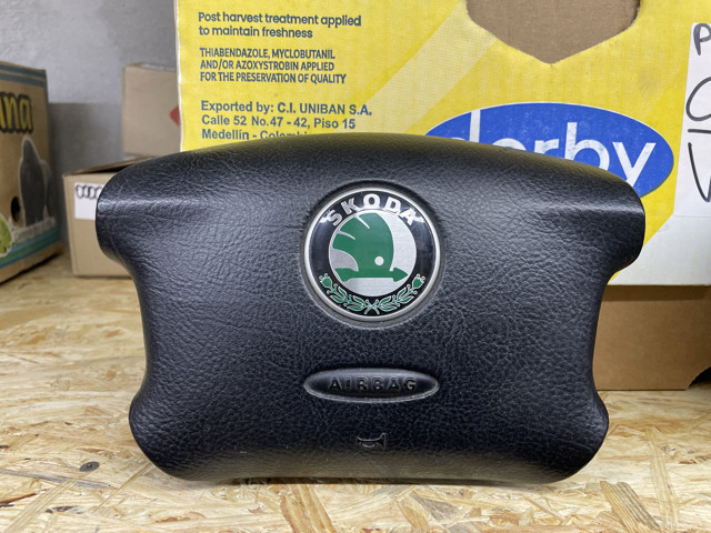 Подушка Айрбег водія VAG 3U0880201D ціна, від 21.59 USD